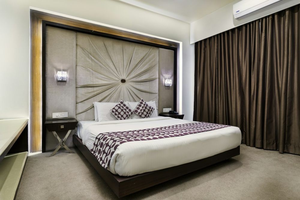 Clean, tidy guest bedroom